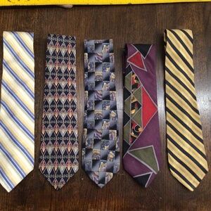 Lot of 5 100% silk ties. All in great shape. Brand names in descriotion